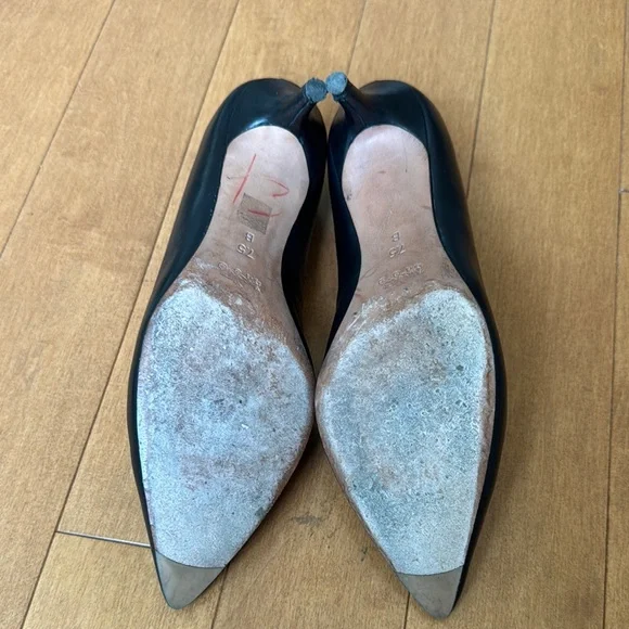 Coach Black Leather Women's Shoes in 7.5 - Picture 3 of 5